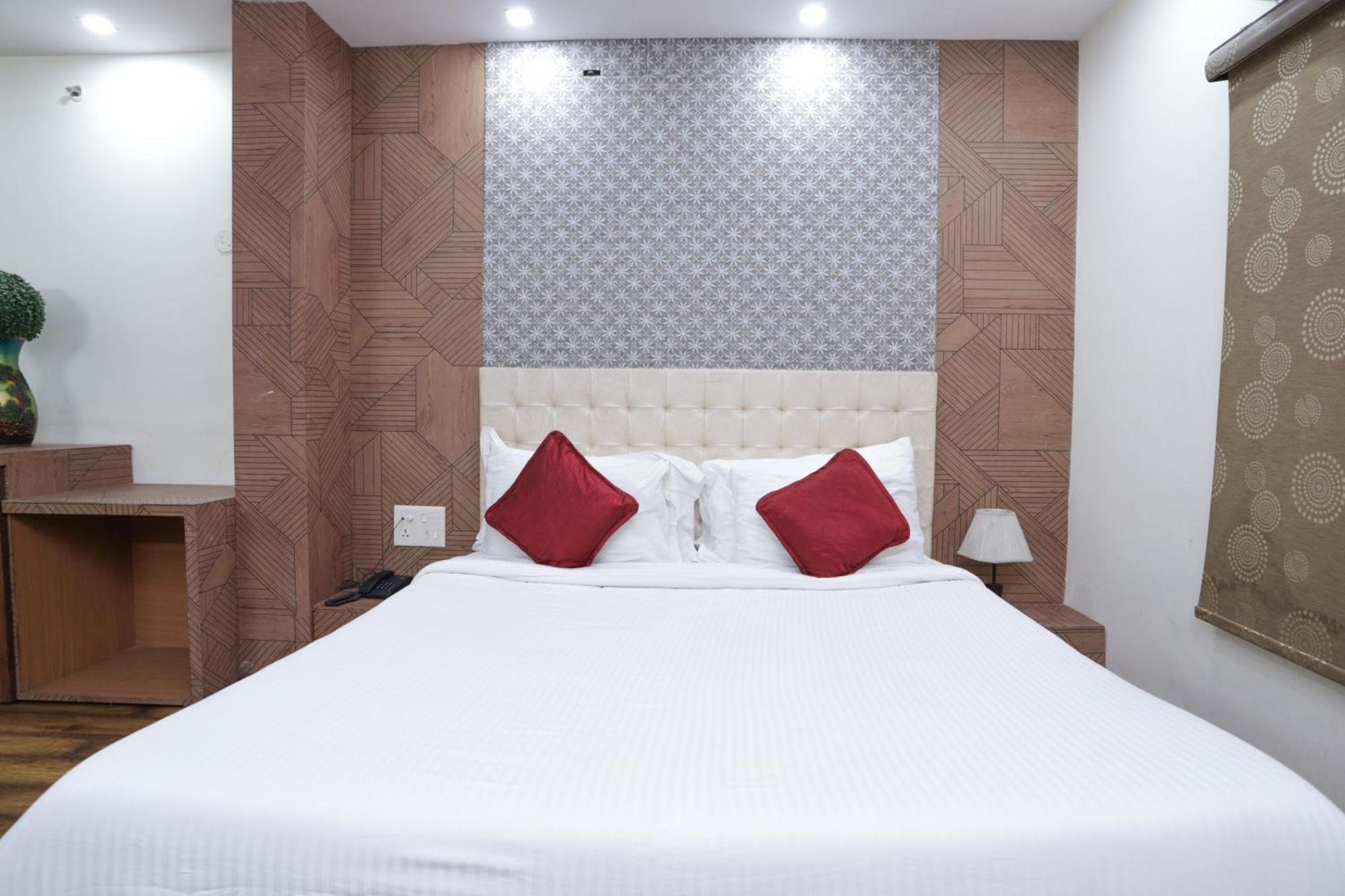 Hotel Razia Inn Hisār Buitenkant foto