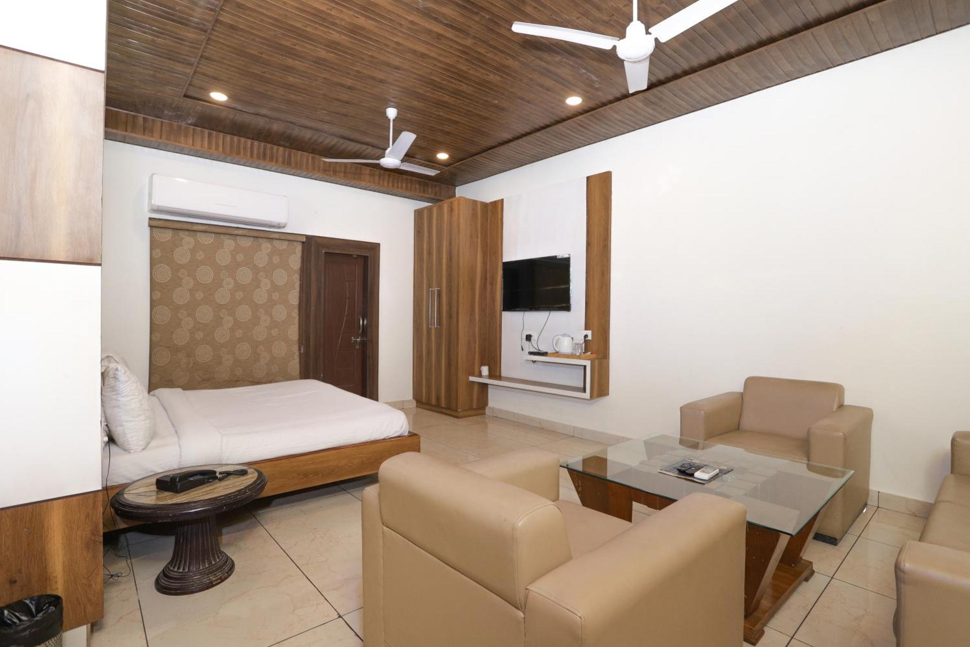 Hotel Razia Inn Hisār Buitenkant foto