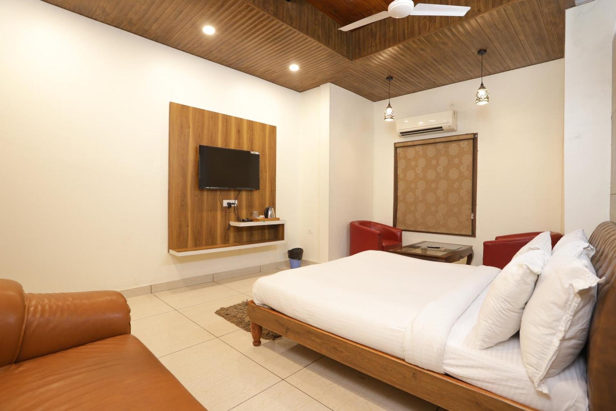 Hotel Razia Inn Hisār Buitenkant foto