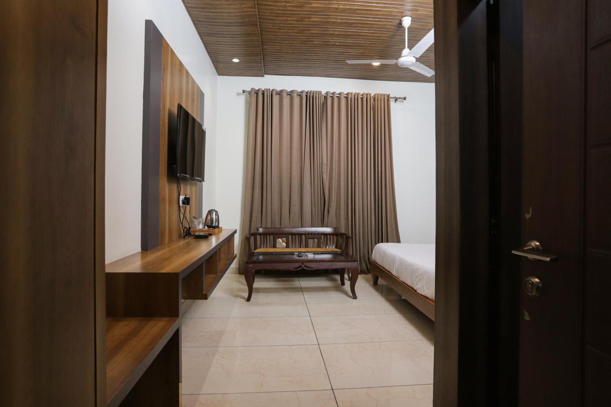 Hotel Razia Inn Hisār Buitenkant foto