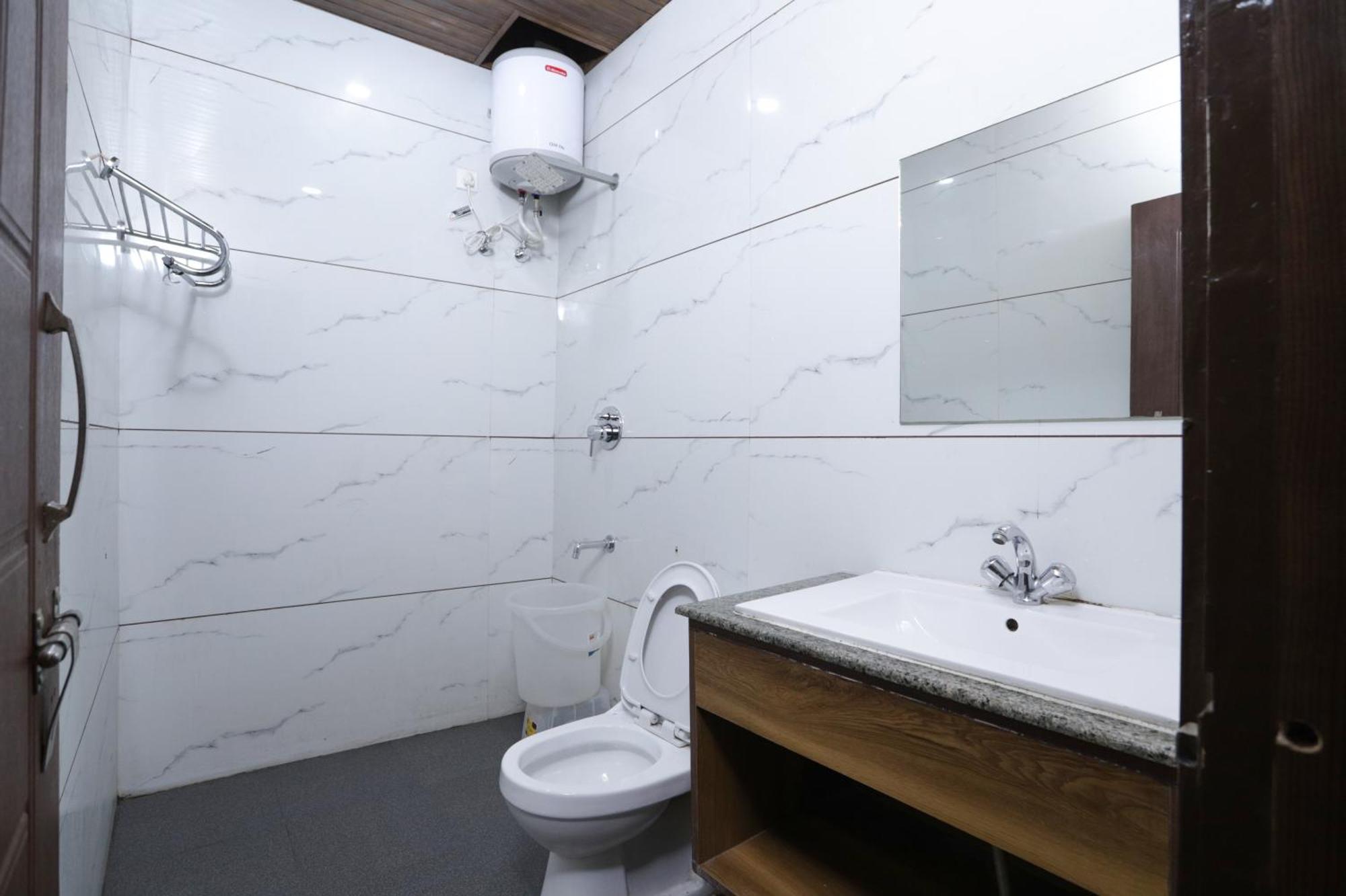 Hotel Razia Inn Hisār Buitenkant foto