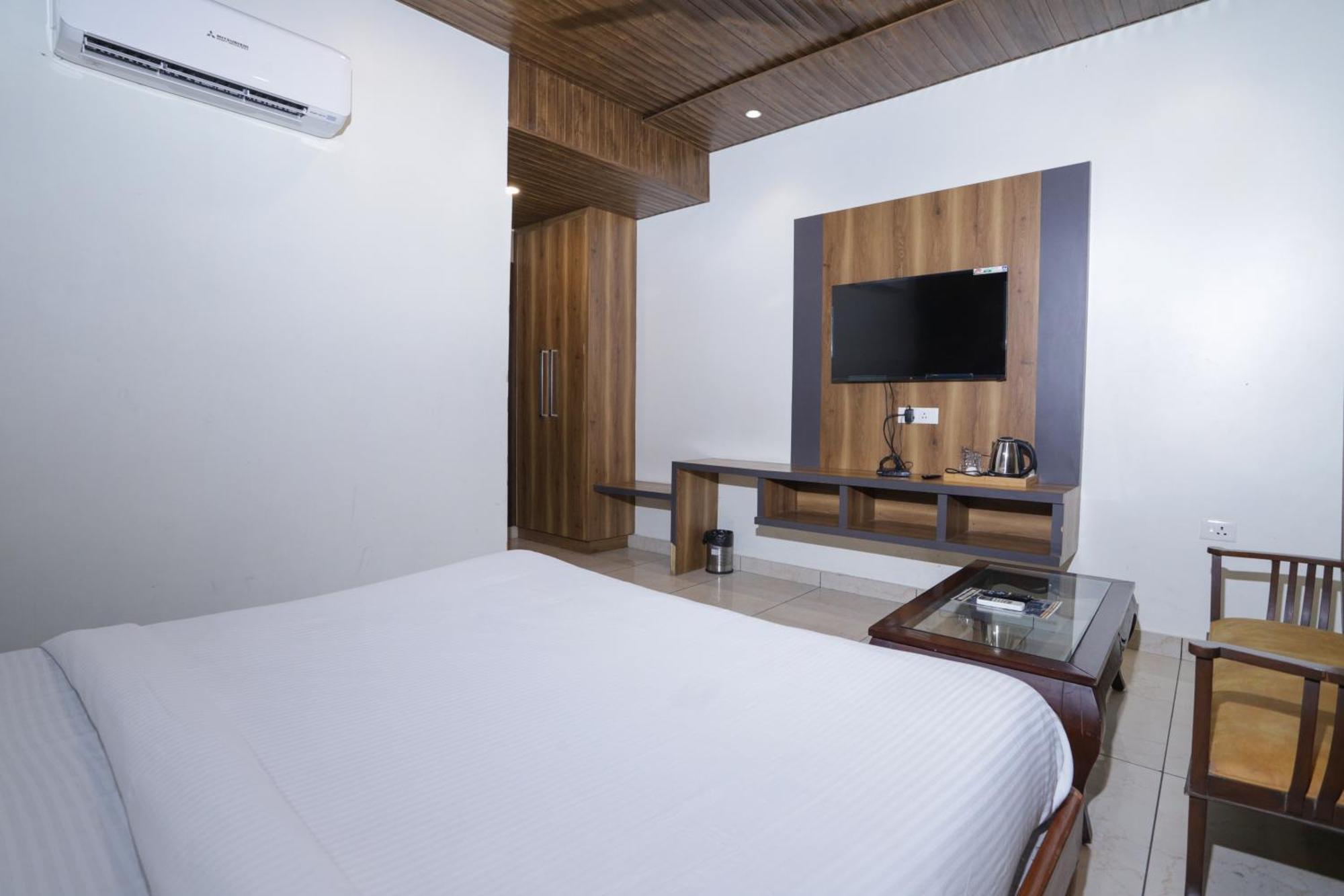 Hotel Razia Inn Hisār Buitenkant foto