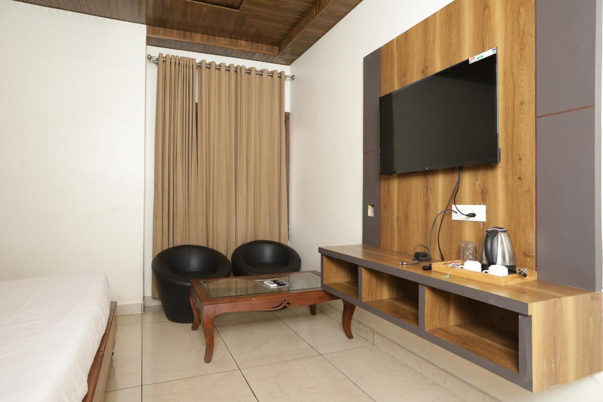 Hotel Razia Inn Hisār Buitenkant foto
