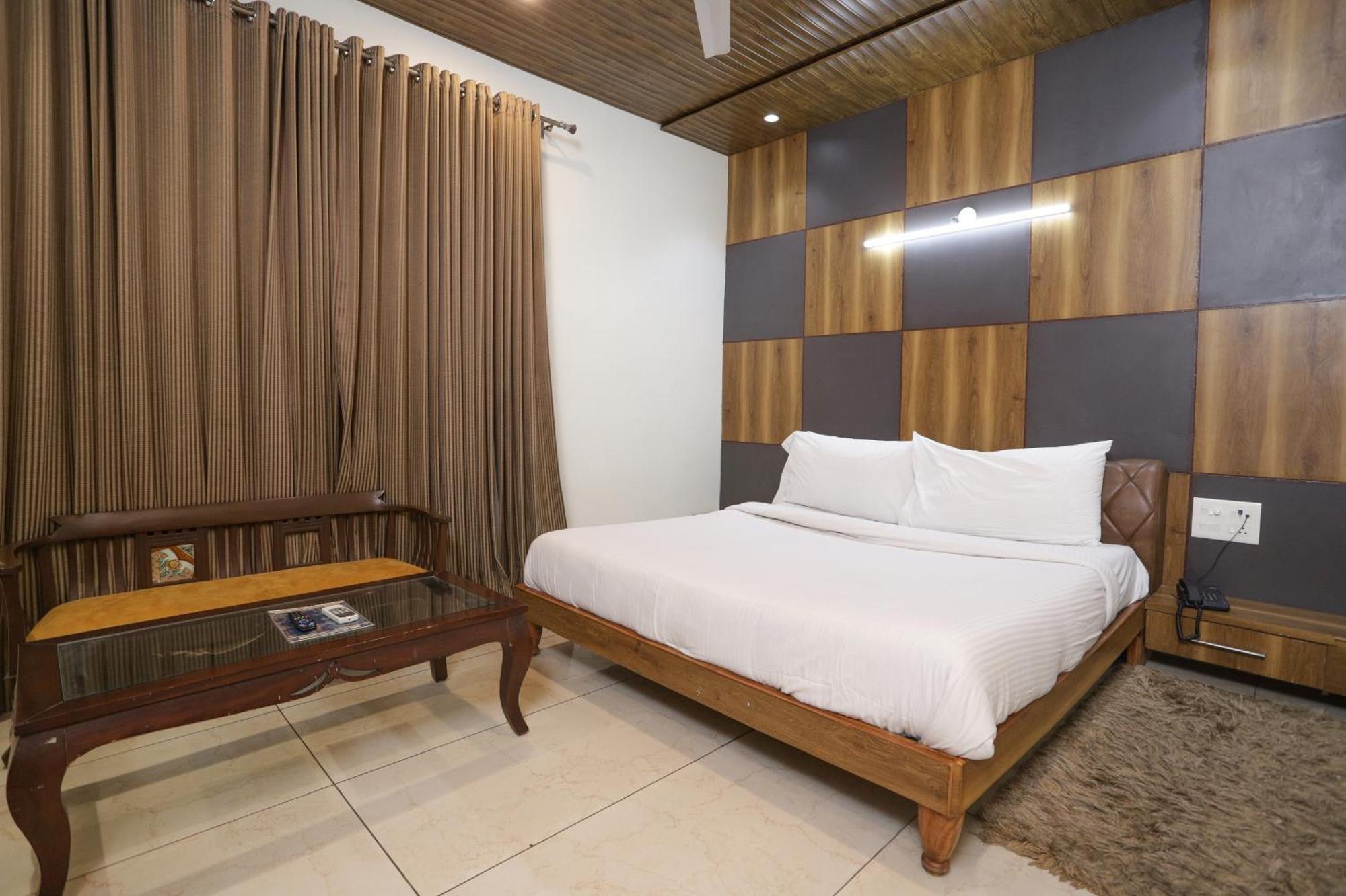 Hotel Razia Inn Hisār Buitenkant foto